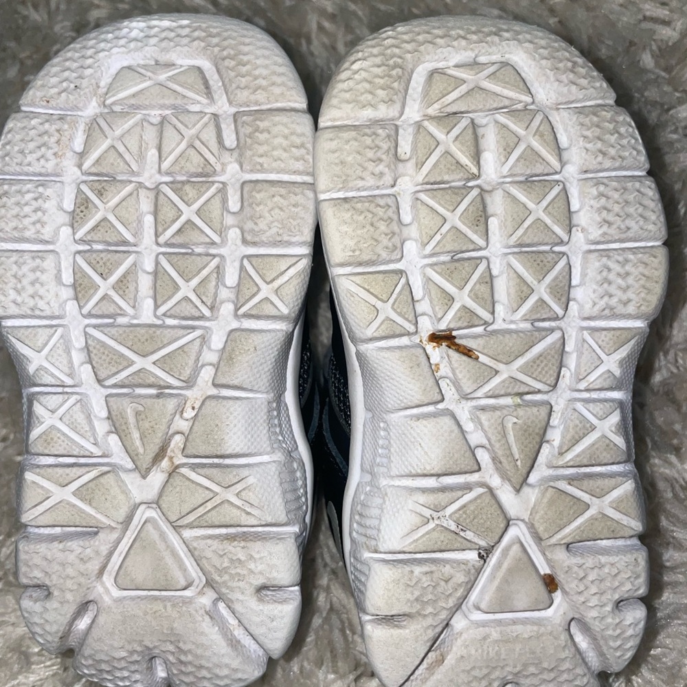 Nike size 5 - Picture 3 of 4